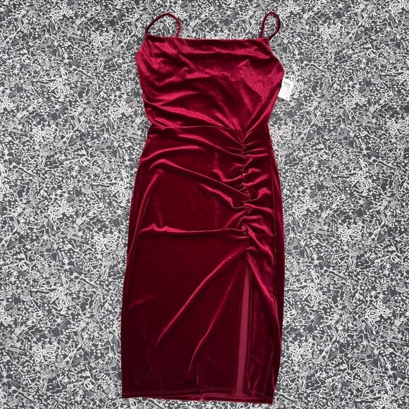 Misty Rose ruched velvet midi dress deep wine red - Picture 1 of 5